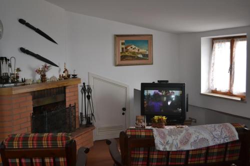 Televízia a/alebo spoločenská miestnosť v ubytovaní Apartment De Gasperi