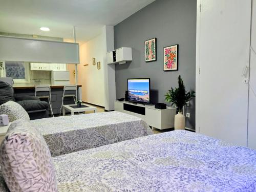 VV Claramar Playa 1B "by henrypole home"
