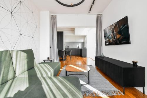 View, Location, High End Interior, Lift, AC