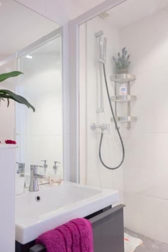 Modern and bright studio Bastille Le Marais