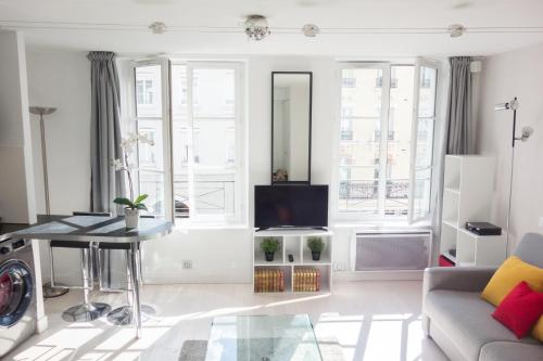 Modern and bright studio Bastille Le Marais