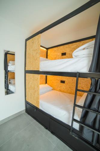 a room with bunk beds in a hostel at Hostel Nixar in Almería