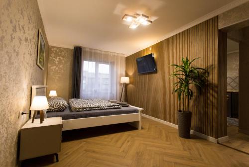 En eller flere senge i et værelse på Prestige Apartament near thermal pool