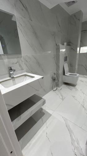 Et badeværelse på فندق قمم الصفوه الفندقيه