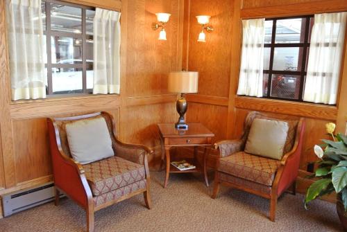 Cow Hollow Inn and Suites Image