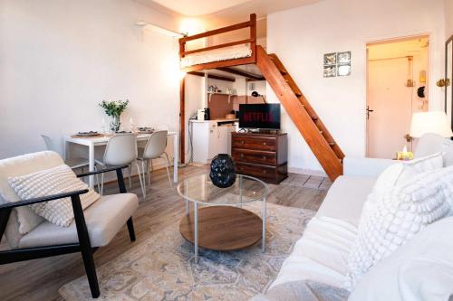 Cozy Parisian Studio Montorgueil