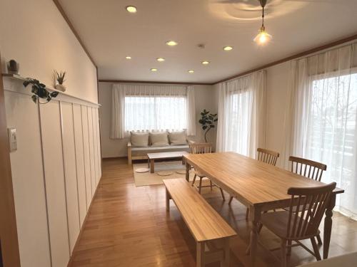 Khu vực ghế ngồi tại Cozy House Azumino