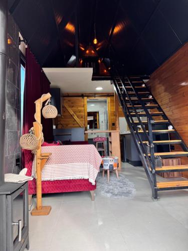 Een bed of bedden in een kamer bij Chardonnay Tiny Home for Nature Lovers North Cyprus