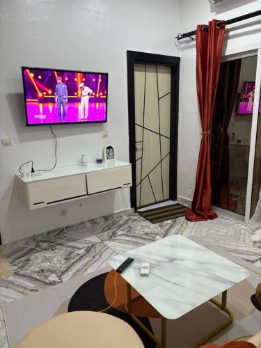 Et tv og/eller underholdning på Résidence KENZO