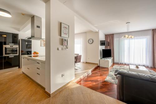 VILLA ARYA - Heated pool, roof hot tub, gym, near the beach with amazing views!