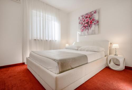 VILLA ARYA - Heated pool, roof hot tub, gym, near the beach with amazing views!
