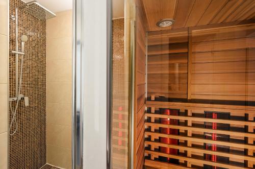 VILLA ARYA - Heated pool, roof hot tub, gym, near the beach with amazing views!