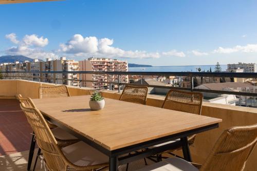 Vue mer sublime, terrasse ensoleillée et parking