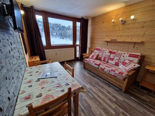 Studio moderne au pied des pistes avec balcon Sud