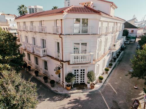 Moenia Boutique Hotel — Facade/entrance