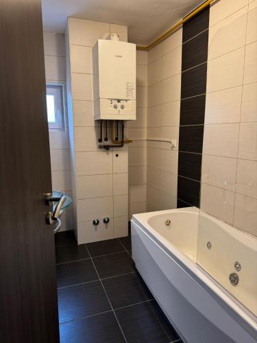 a bathroom with a bath tub and a sink at Apartman Lapaž 14 in Toplice Sveti Martin