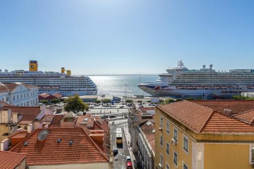 Alfama River View Top