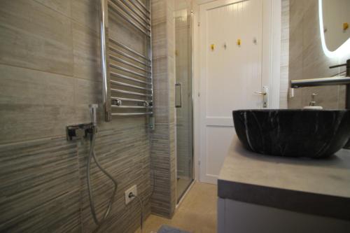 a bathroom with a black sink and a shower at VISTA BELLA am Gardasee in San Zeno di Montagna