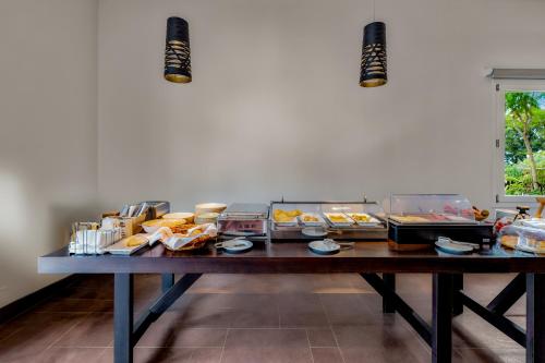 الطعام في الفندق أو بالجوار