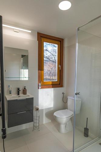 a bathroom with a toilet and a sink and a shower at Élet Fája Vendégház in Kemence