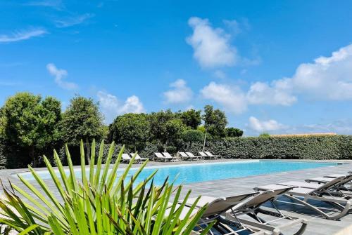 Mini-villa with swimming pool in Bonifacio residence