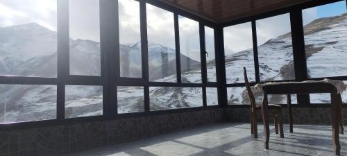 Een algemene foto van de bergen of uitzicht op de bergen vanuit het pension