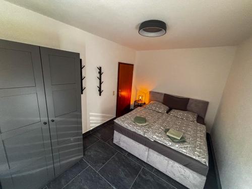 a small bedroom with a bed and a closet at Ferienwohnung Gleesbergquelle in Aue-Bad Schlema