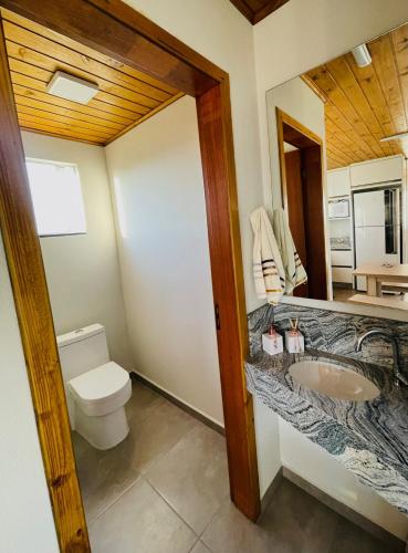 a bathroom with a sink and a toilet at Quinta Sol Montês in Rancho Queimado