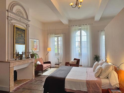 Voodi või voodid majutusasutuse Oh, le château! toas