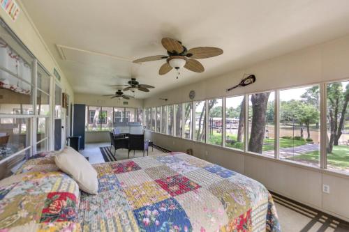 a bedroom with a bed and a ceiling fan at Papas Lakefront Hideaway in Chico