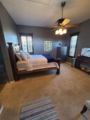 a bedroom with a bed and a ceiling fan at Guest House Suite Phoenix-Cave Creek in Phoenix