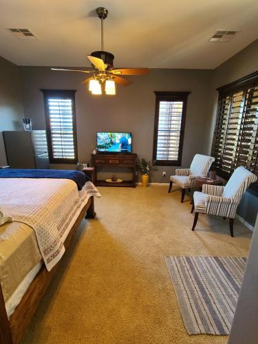 a bedroom with a bed and a flat screen tv at Guest House Suite Phoenix-Cave Creek in Phoenix