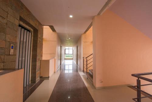 a corridor of a building with a hallway at Budget Inn Service Apartments - Tiger Plaza in Vengni