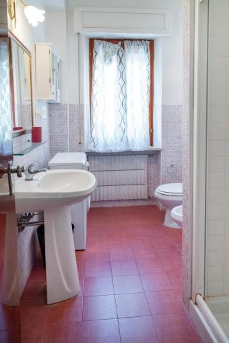 a bathroom with a sink and a toilet at Marcelli, trilocale con balcone e posto auto in Marcelli