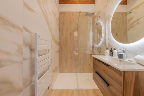 a bathroom with a shower and a sink at Chalet APY - Grand chalet neuf avec terrasse, 6 chambres en-suite , wifi, balcon, etc in Les Gets