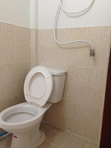 a bathroom with a toilet with a shower head at Sea Gate Beach Resort in Thong Sala
