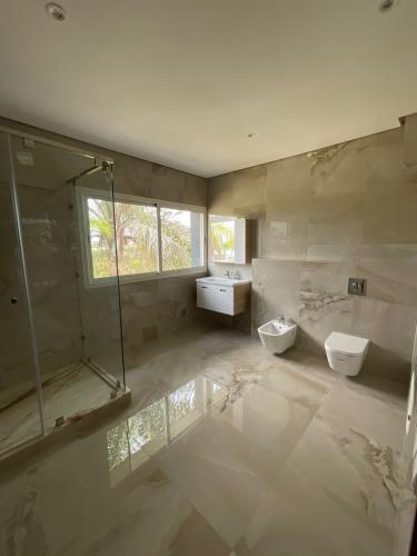 a bathroom with two sinks and a shower and two toilets at Villa Prestige avec piscine in Tamaris