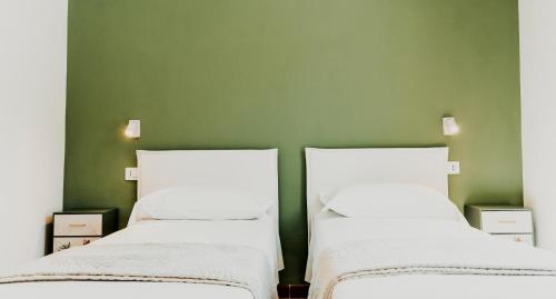 En eller flere senge i et værelse på Villa Viola Rooms, a 200mt dalla spiaggia di Procchio