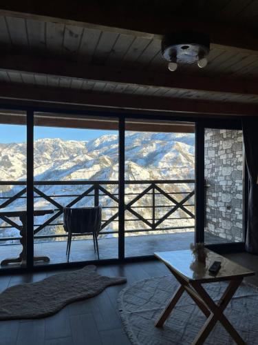 Ein allgemeiner Bergblick oder ein Berglick von des Bed & Breakfasts aus