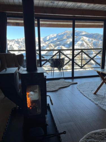 Ein allgemeiner Bergblick oder ein Berglick von des Bed & Breakfasts aus