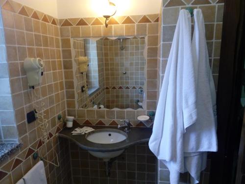 a bathroom with a sink and a mirror at Hotel Sirio in Boscotrecase