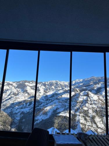 En generel udsigt til bjerge eller udsigt til bjerge taget fra hotellet