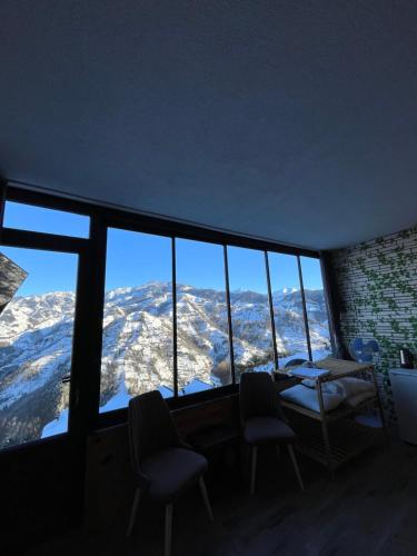 En generel udsigt til bjerge eller udsigt til bjerge taget fra hotellet