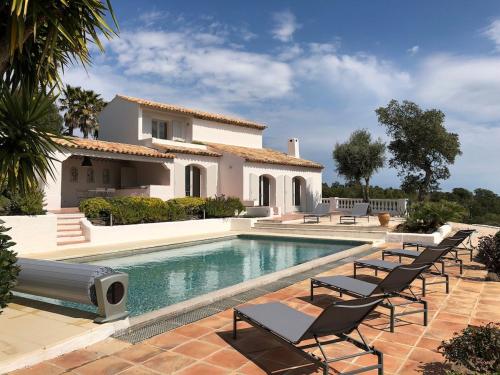 Quiet villa 4 bedrooms full sea view heated pool