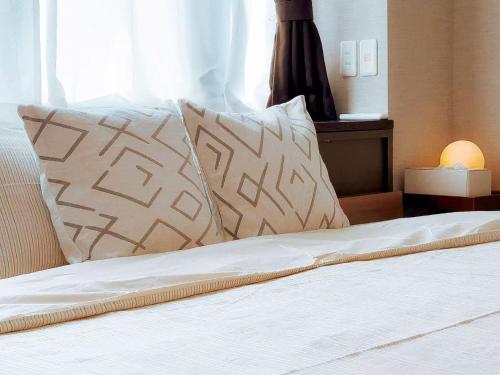 Mando Hotel 401 , 5-minute walk from Iryu subway , 15 Minutes to Senso-ji Temple , 1 bedroom with Shared Patio