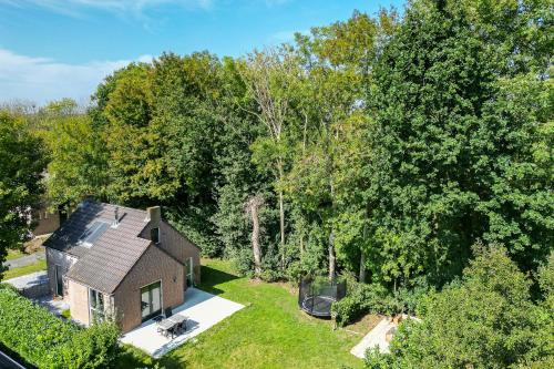 an overhead view of a house with a yard at 5-Person Forest 271 Bungalow in Ewijk