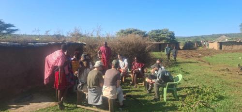 Gæster der bor på Maasai village home stay