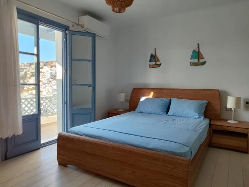 En eller flere senge i et værelse på Υδρία-Κατοικίες Hydria-Houses