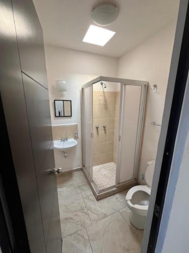 a bathroom with a shower and a toilet and a sink at Casa Completa Cómoda en el Sur in Santa Gertrudis