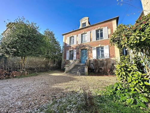Charming bourgeois house – Précy town centre